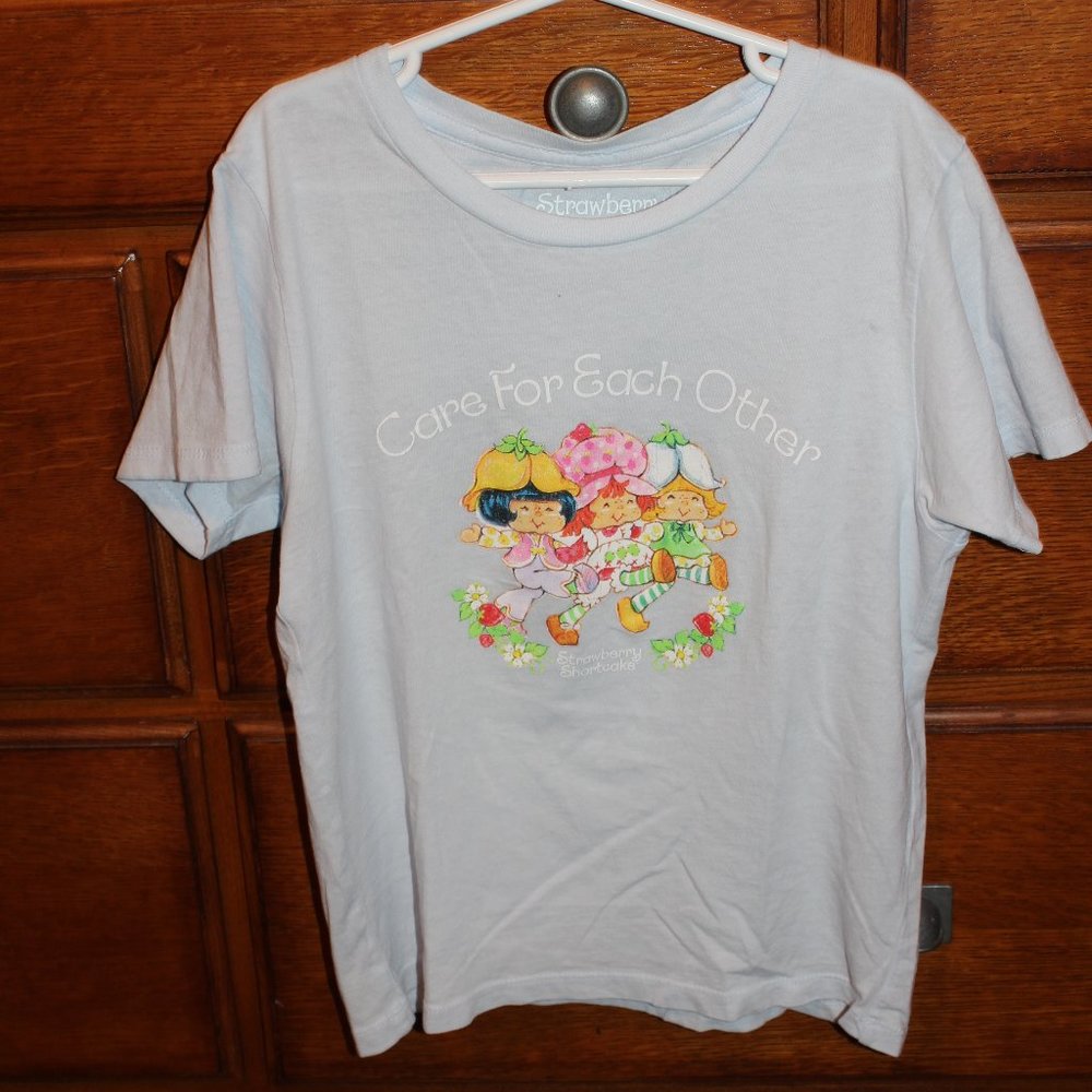 - Strawberry Shortcake Size Small Tshirt Classic Design